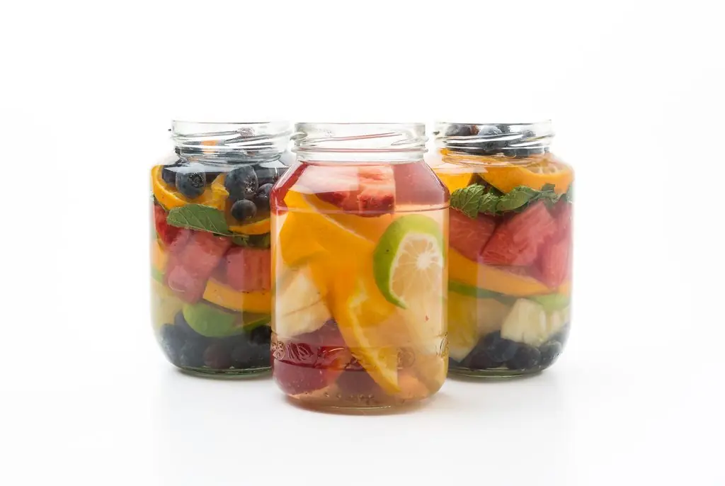 Wie man geschnittenes Obst zu Hause länger frisch hält